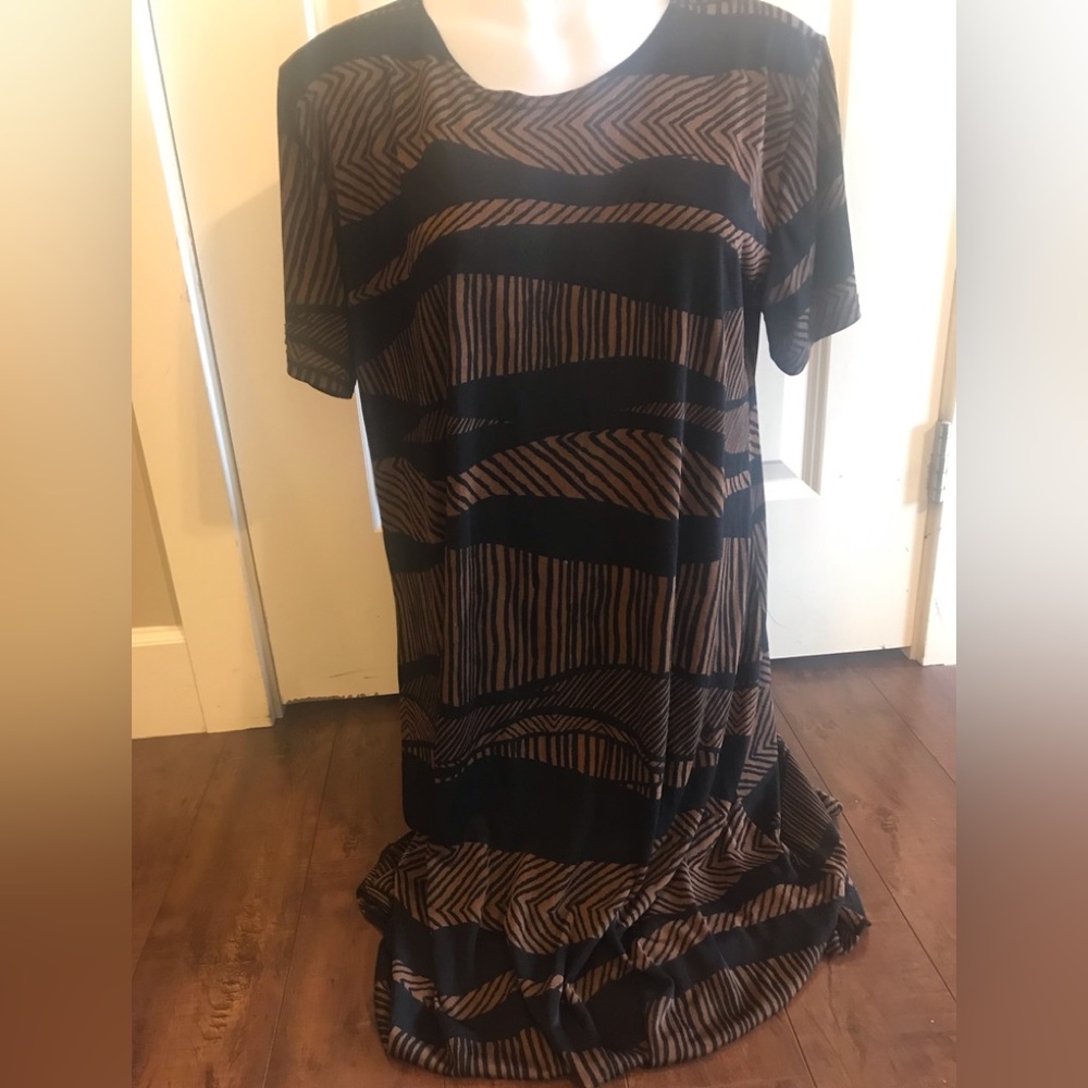 Jostar Black Brown Crewneck Abstract Striped Maxi Short Sleeve Dress